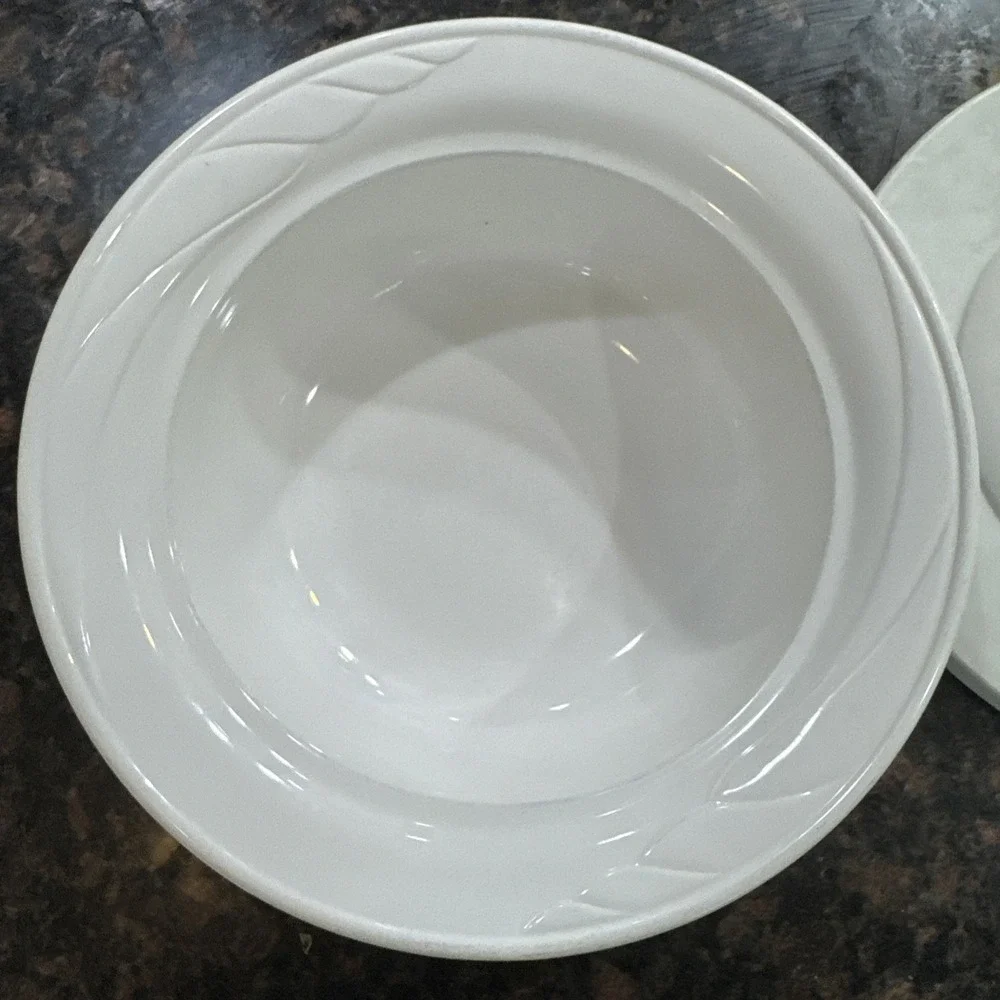 Corning Ware Casual Elegance White Flora Serving Dish With Cover 10